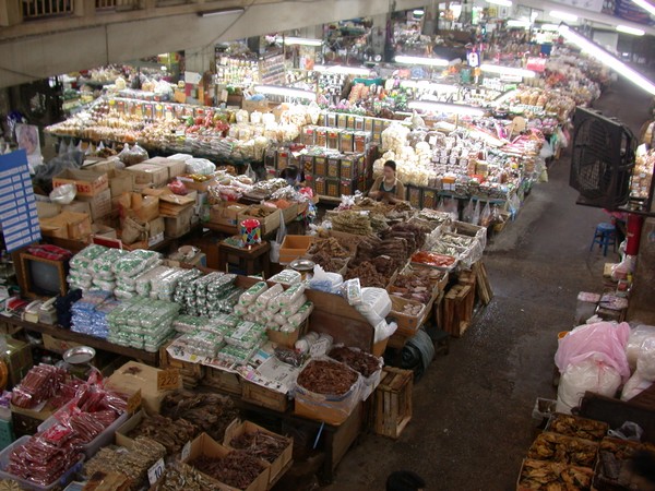 Talat Warorot Market